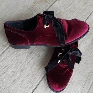 Burgundy velvet dress shoes 8 Shelly London